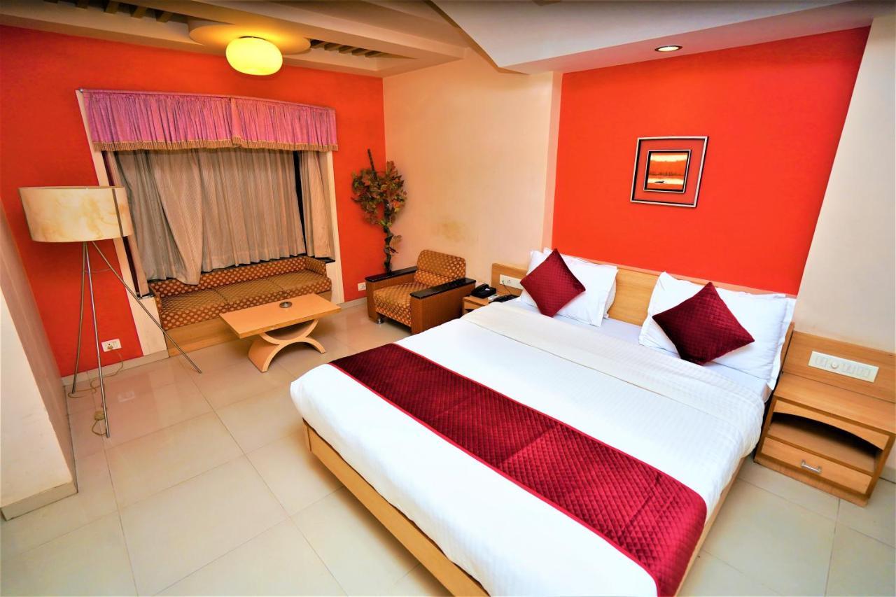 New Hotel Europa Inn Rajkot Εξωτερικό φωτογραφία