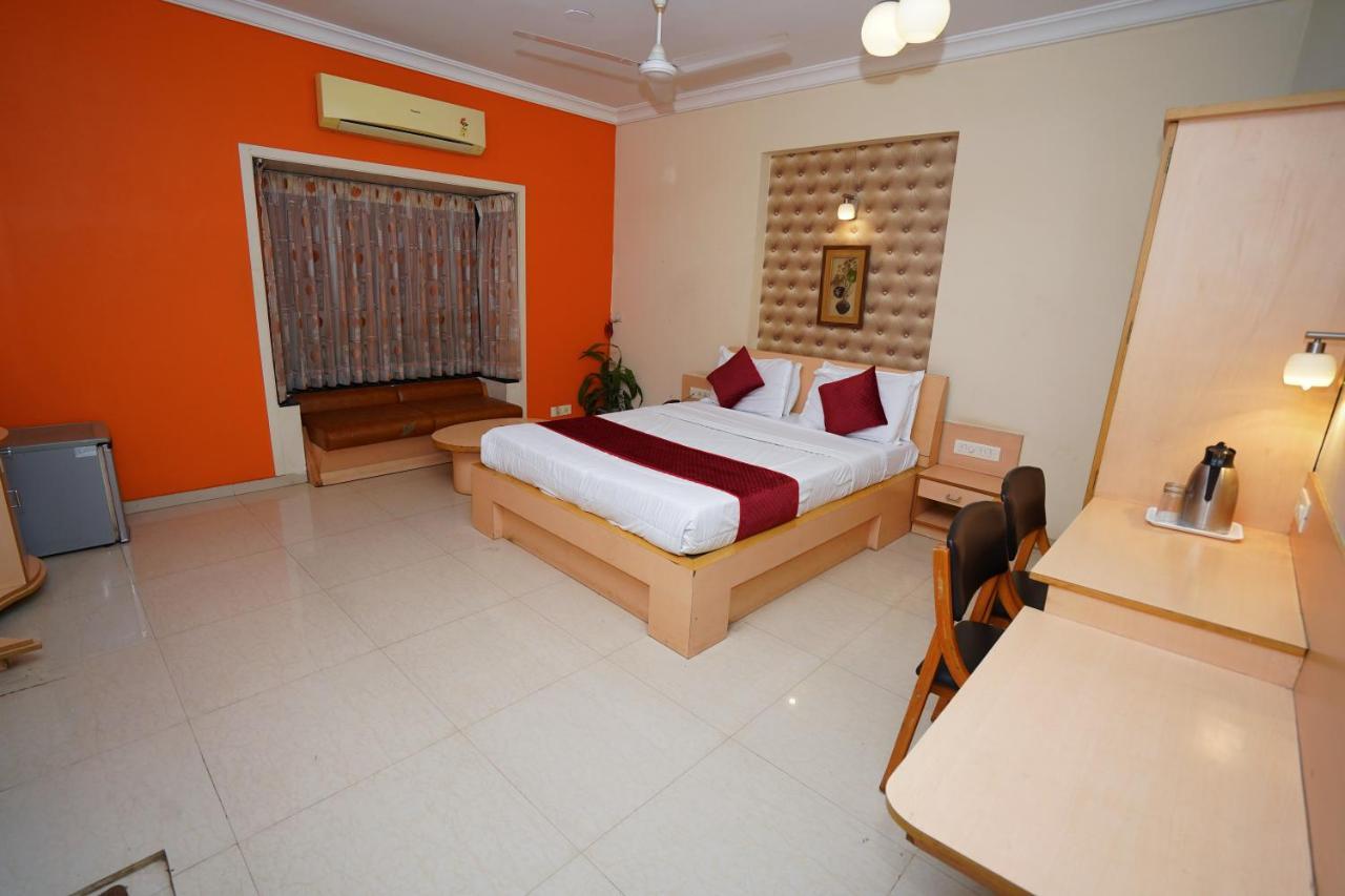 New Hotel Europa Inn Rajkot Εξωτερικό φωτογραφία