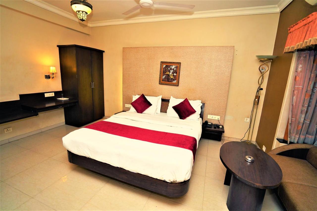 New Hotel Europa Inn Rajkot Εξωτερικό φωτογραφία