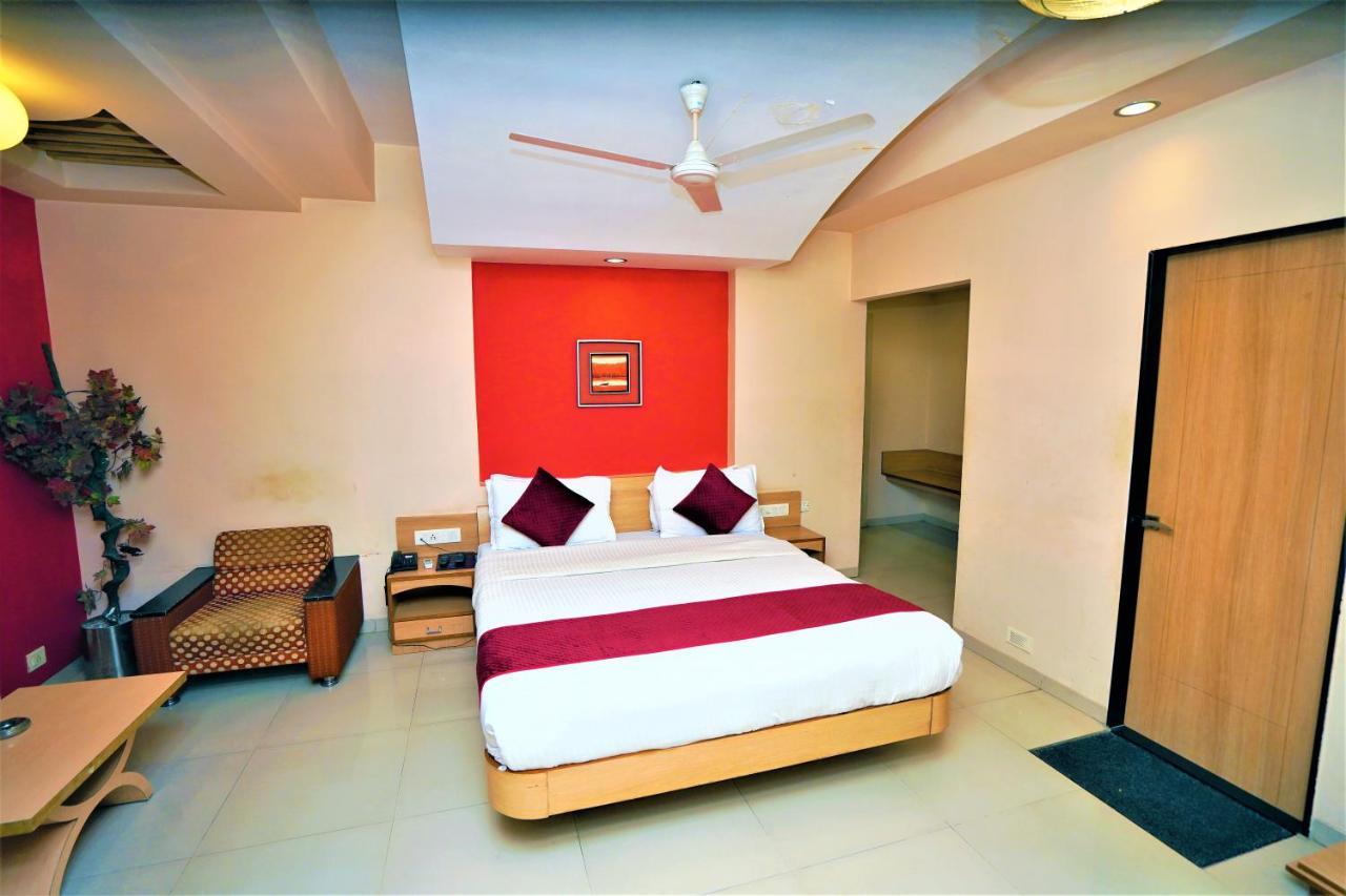 New Hotel Europa Inn Rajkot Εξωτερικό φωτογραφία