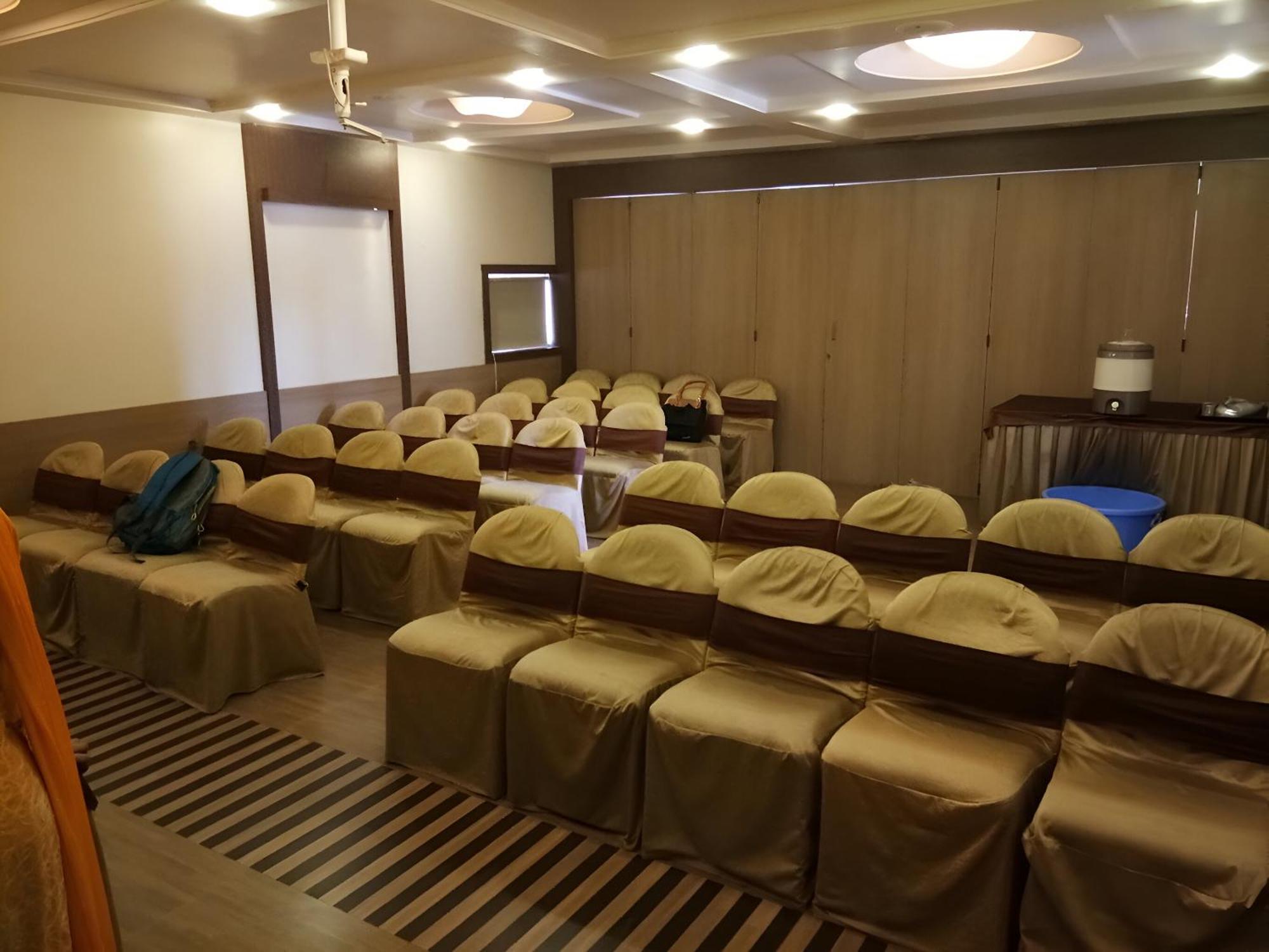 New Hotel Europa Inn Rajkot Εξωτερικό φωτογραφία