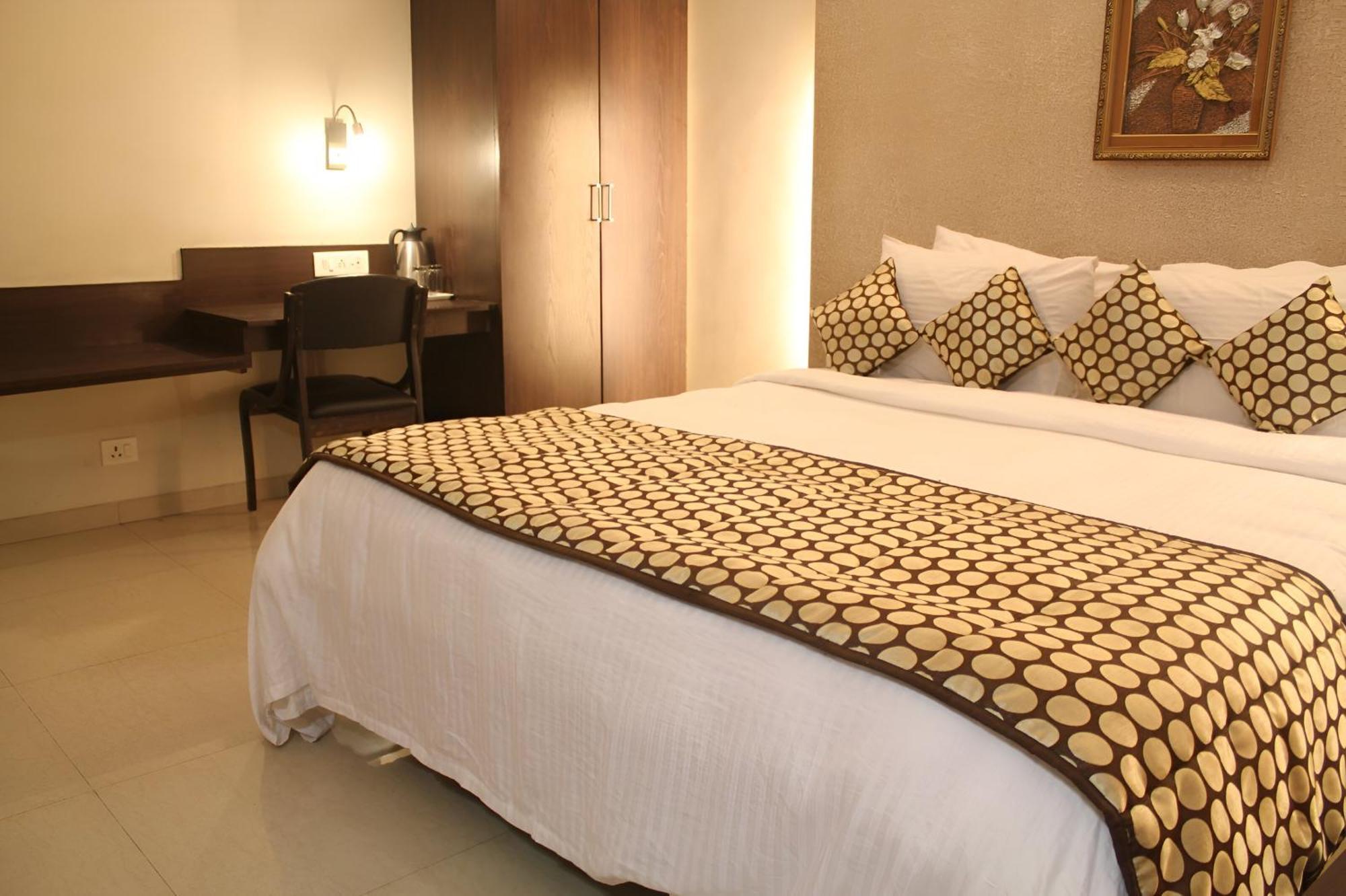 New Hotel Europa Inn Rajkot Εξωτερικό φωτογραφία